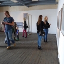 op de opening boven